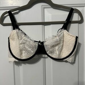 Victoria’s Secret Very Sexy collection unlined bra. 36DD. never worn.